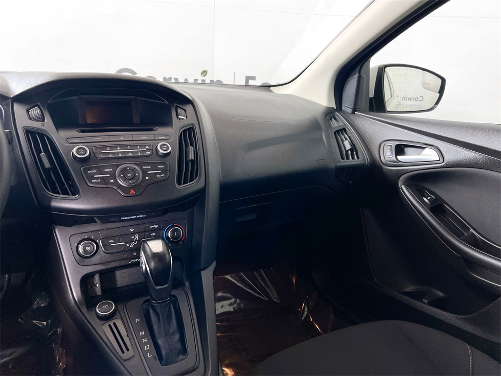 2016 Ford Focus SE photo 25