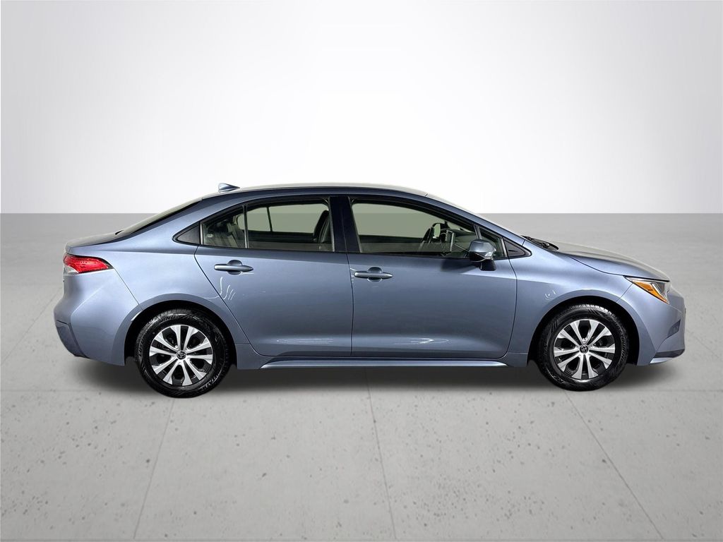 2022 Toyota Corolla Hybrid LE photo 5