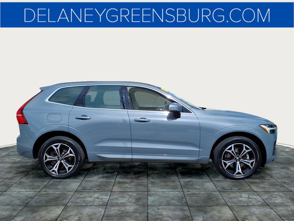 2022 Volvo XC60 B5 Momentum photo 2