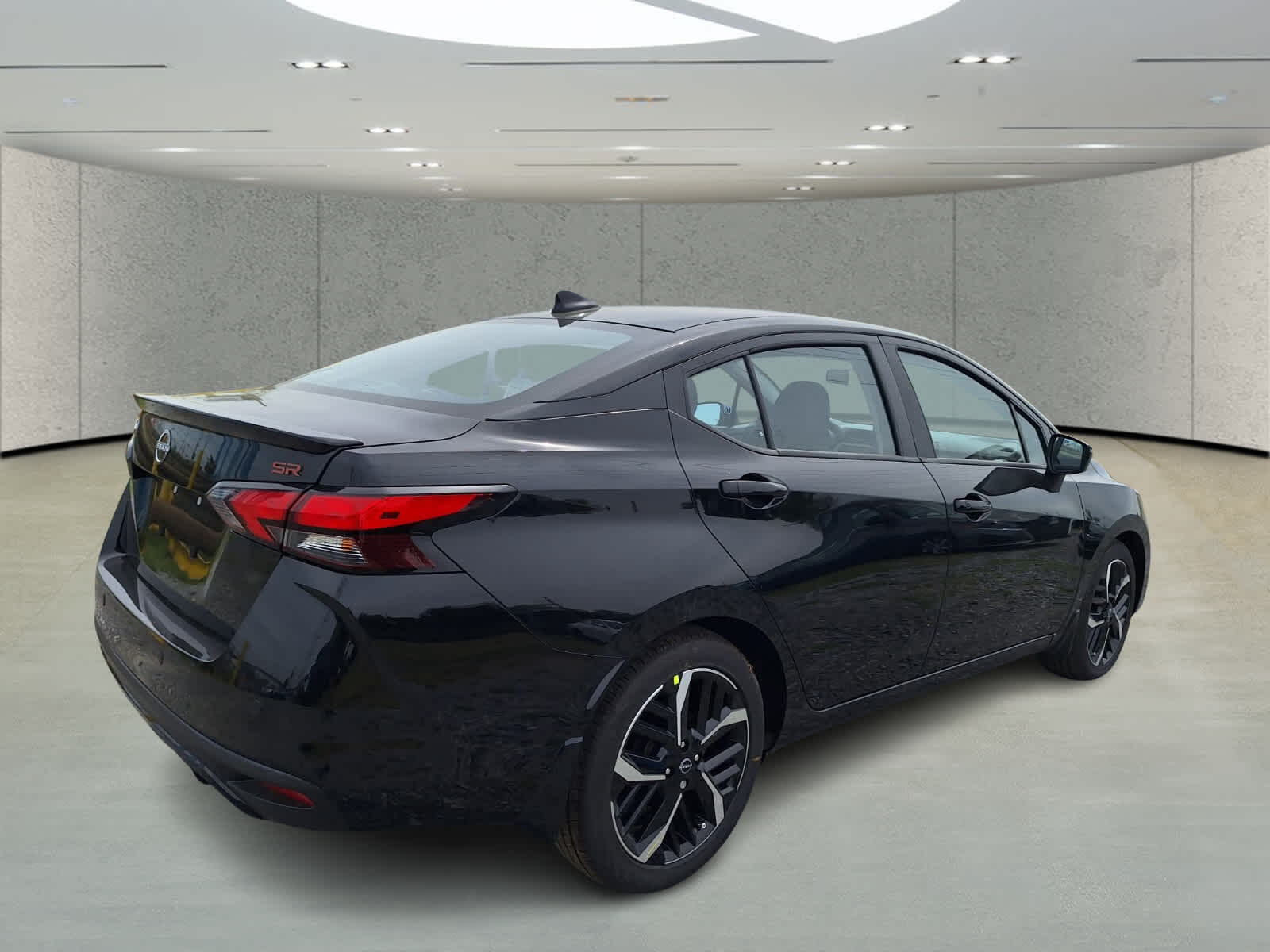 2025 Nissan Versa SR photo 5