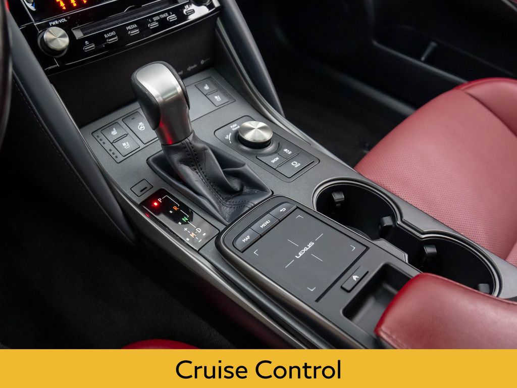 2022 Lexus IS 300 AWD photo 11