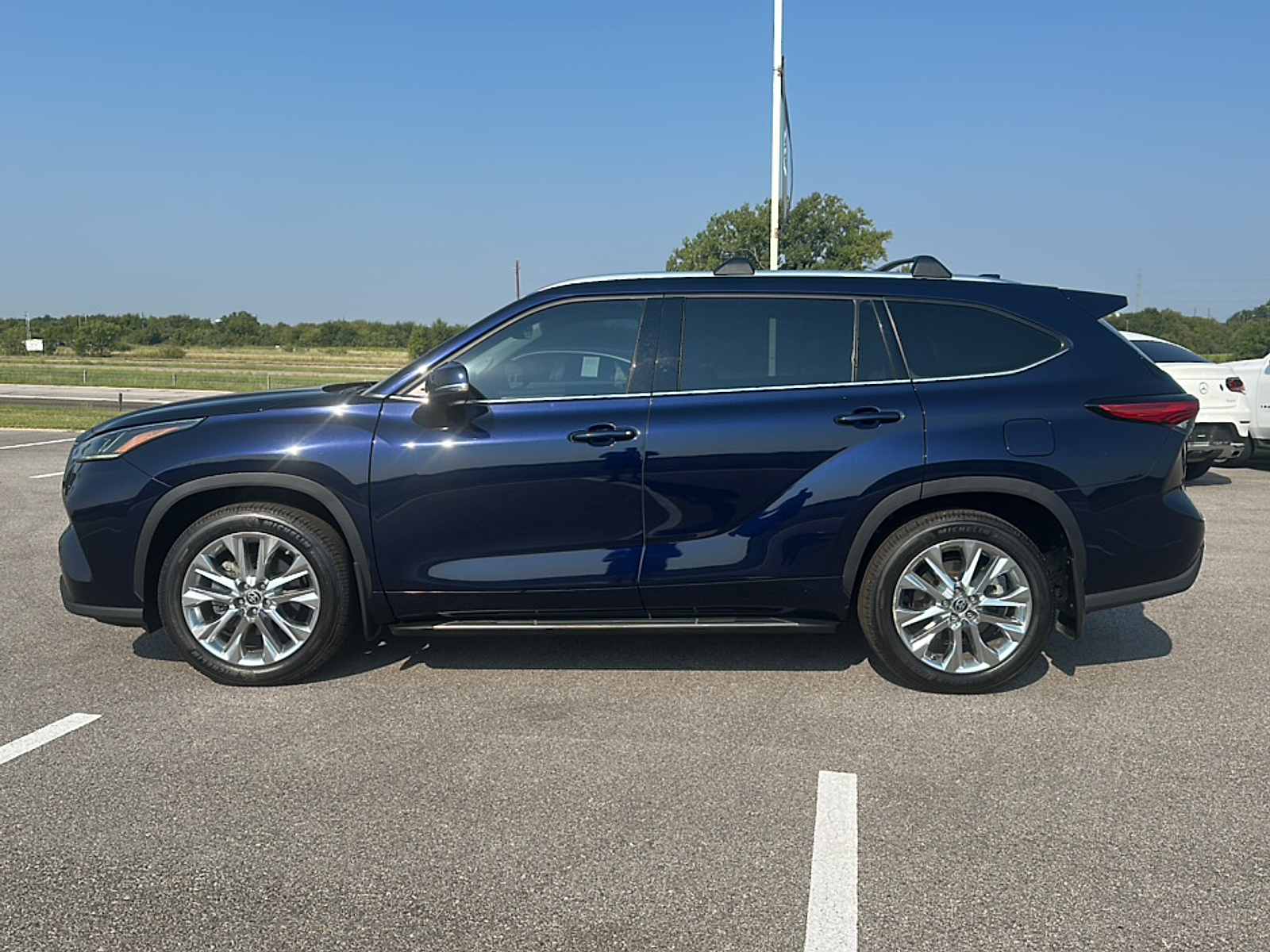 2021 Toyota Highlander Limited photo 3