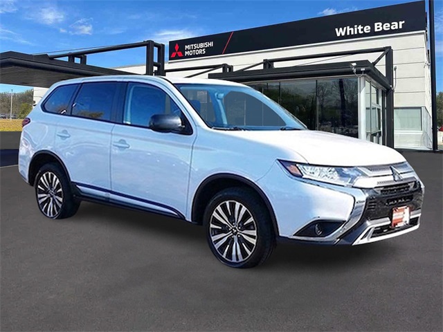 2020 Mitsubishi Outlander ES's photo