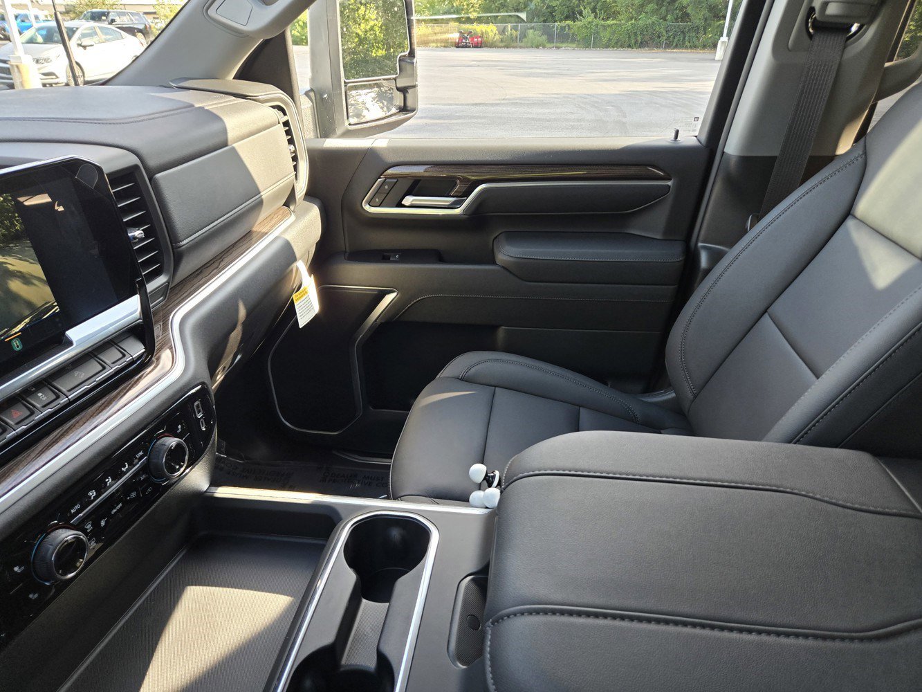 2025 Chevrolet Silverado 2500HD LT photo 3