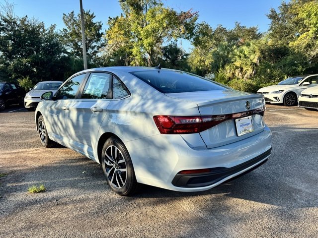 2025 Volkswagen Jetta SE photo 4