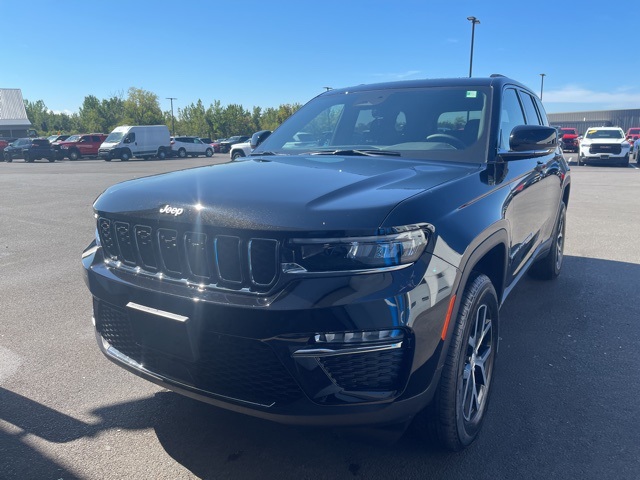 2025 Jeep Grand Cherokee Limited photo 3