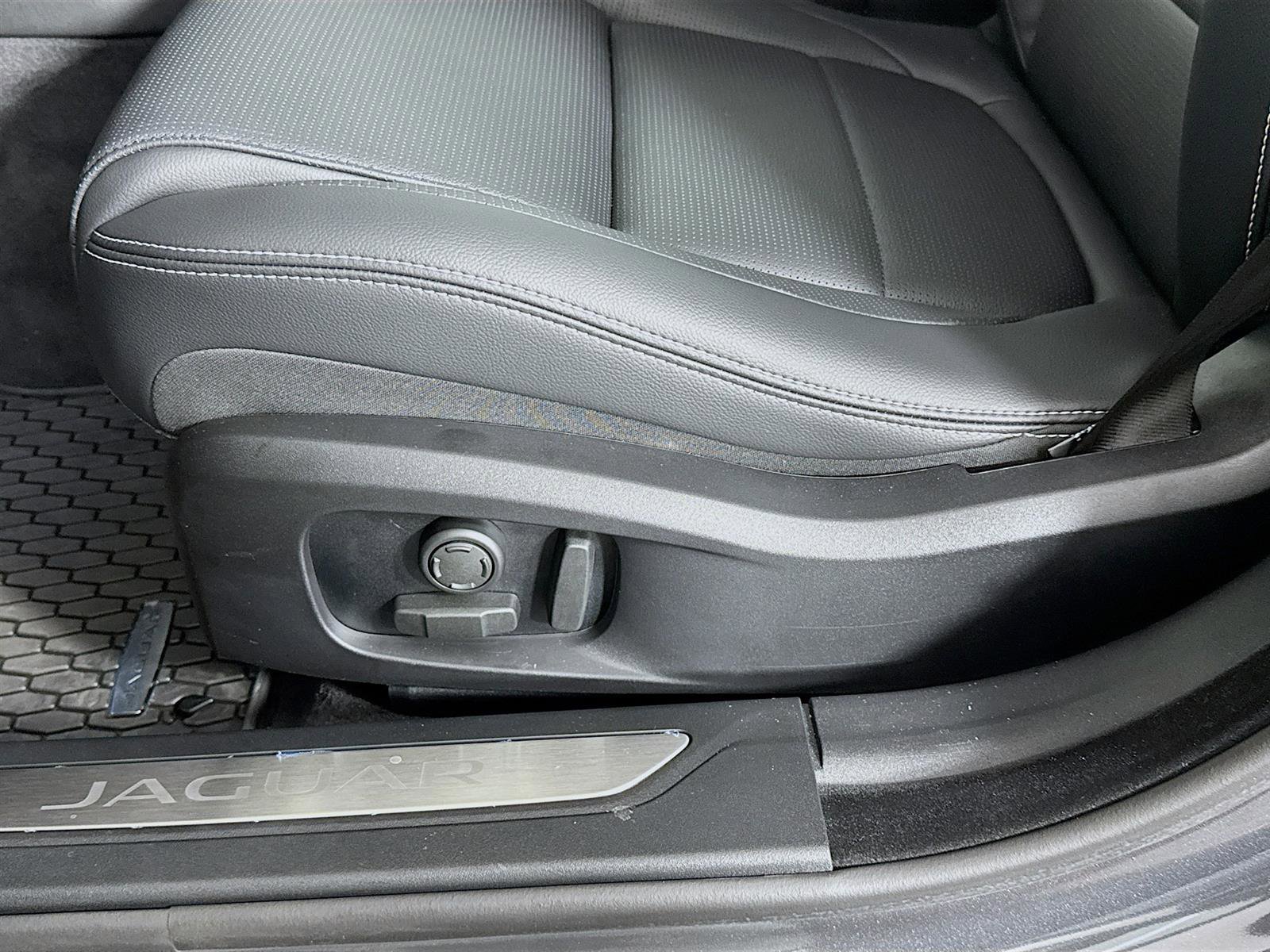 2024 Jaguar XF P300 R-Dynamic SE photo 21