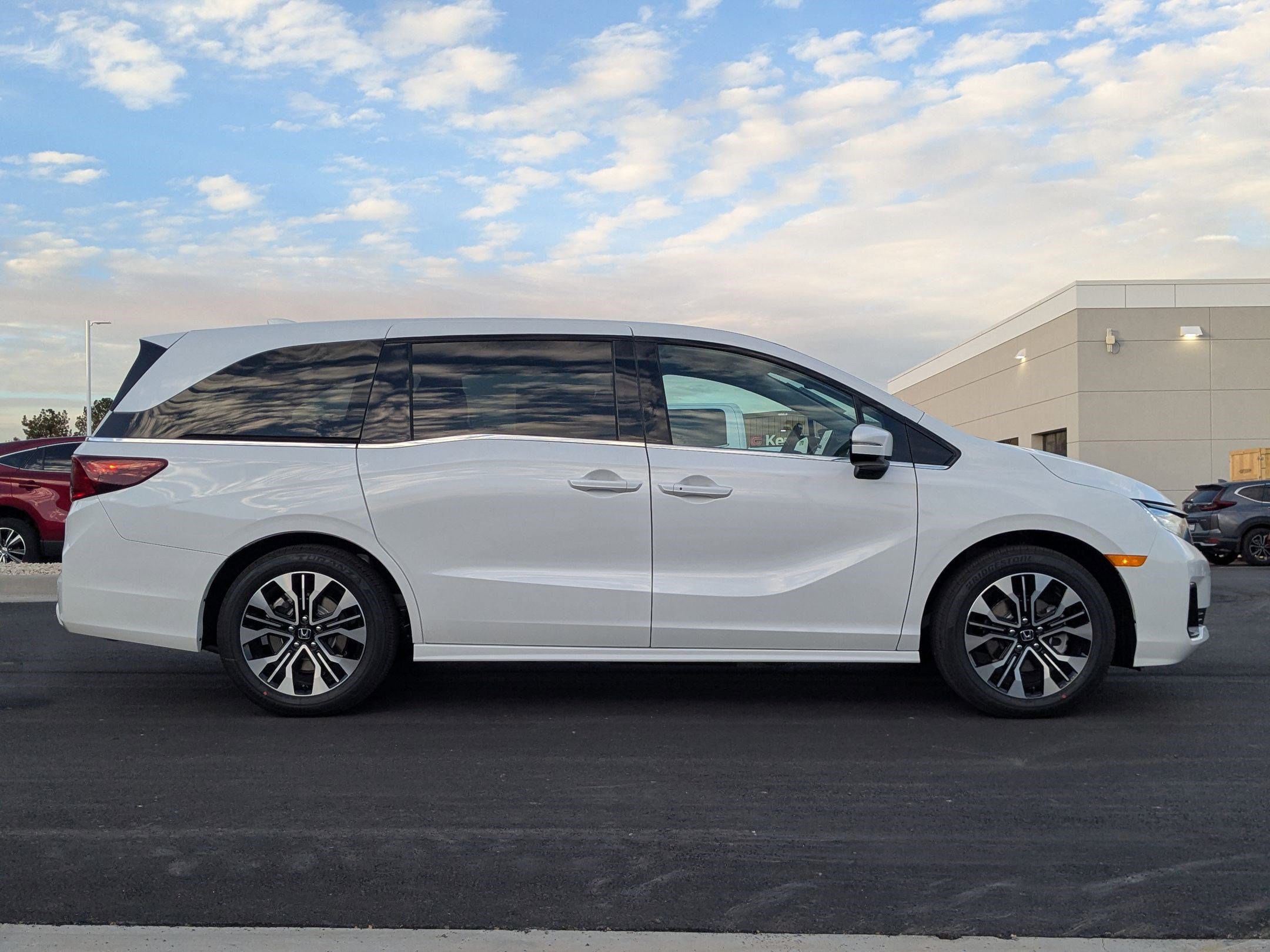 2026 Honda Odyssey Elite photo 2