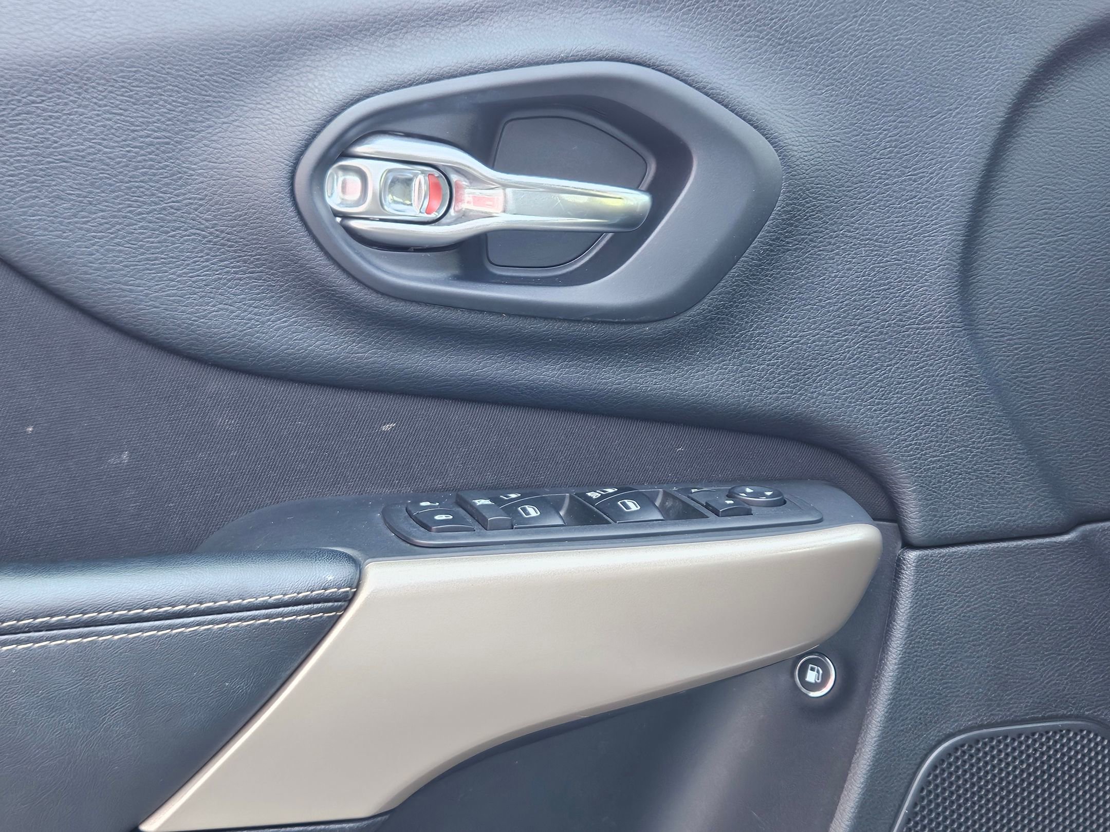 2018 Jeep Cherokee Latitude photo 16
