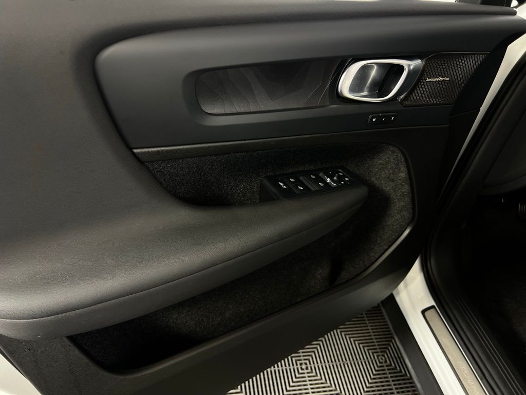 2023 Volvo XC40 Recharge Ultimate photo 23