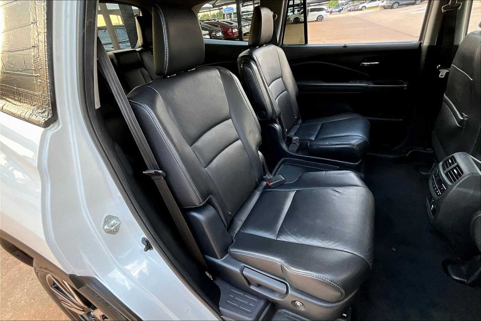 2022 Honda Pilot Touring photo 18