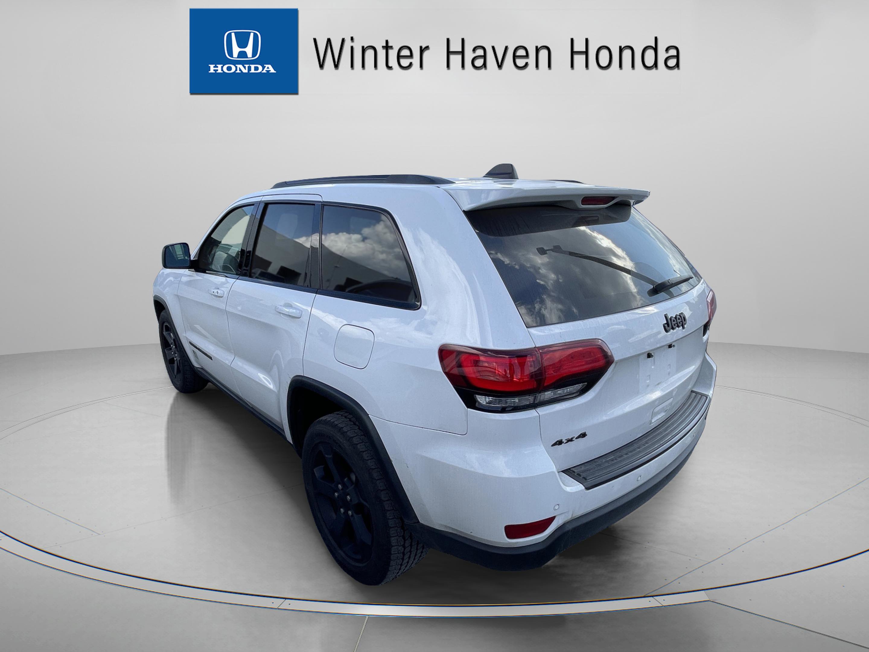 2021 Jeep Grand Cherokee Laredo photo 4