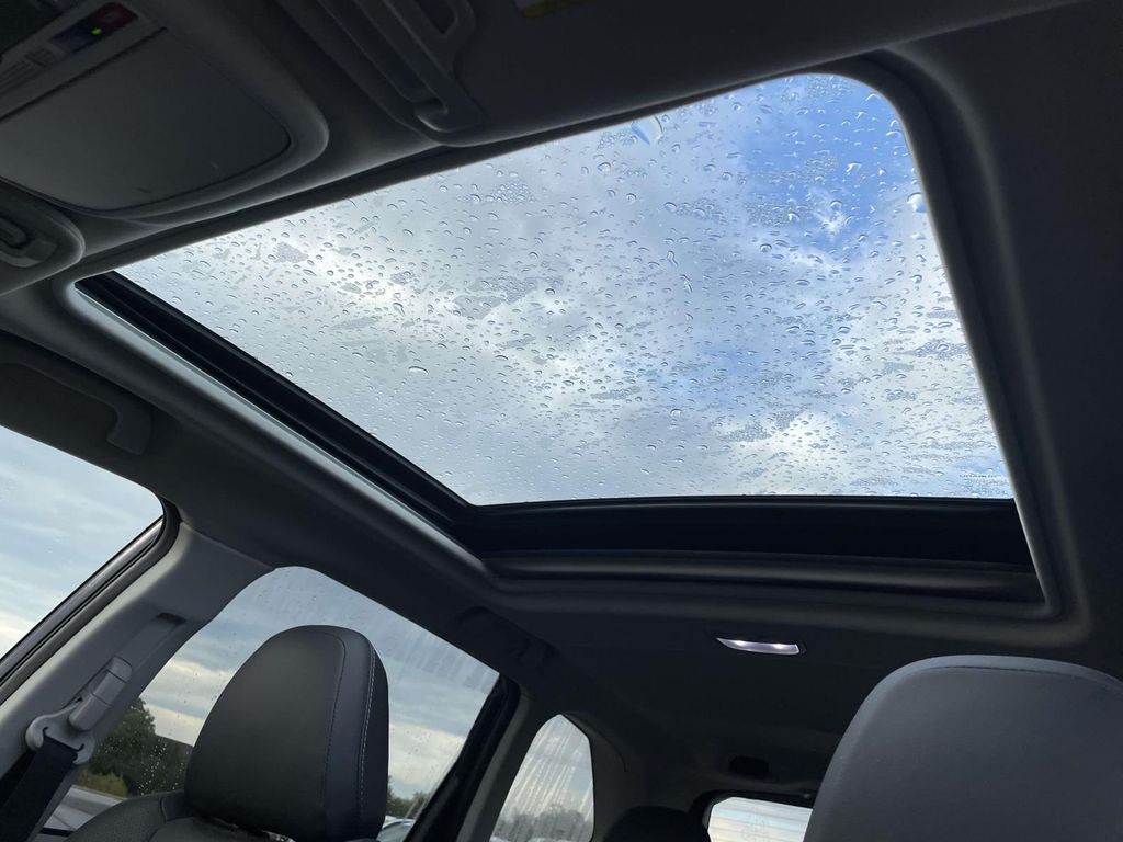 2024 Subaru Forester Touring photo 5