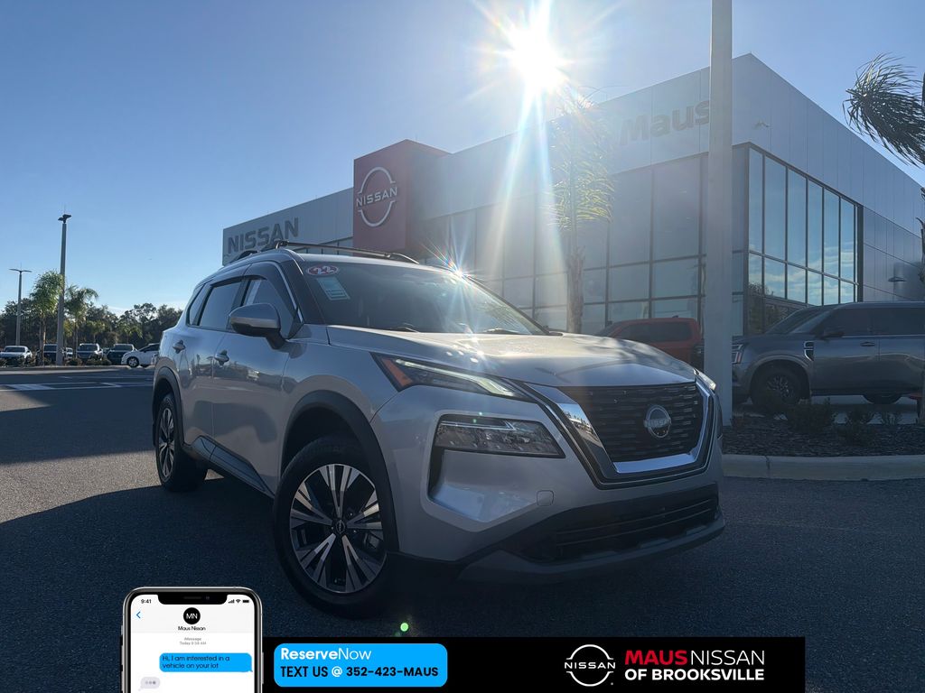 2022 Nissan Rogue SV's photo