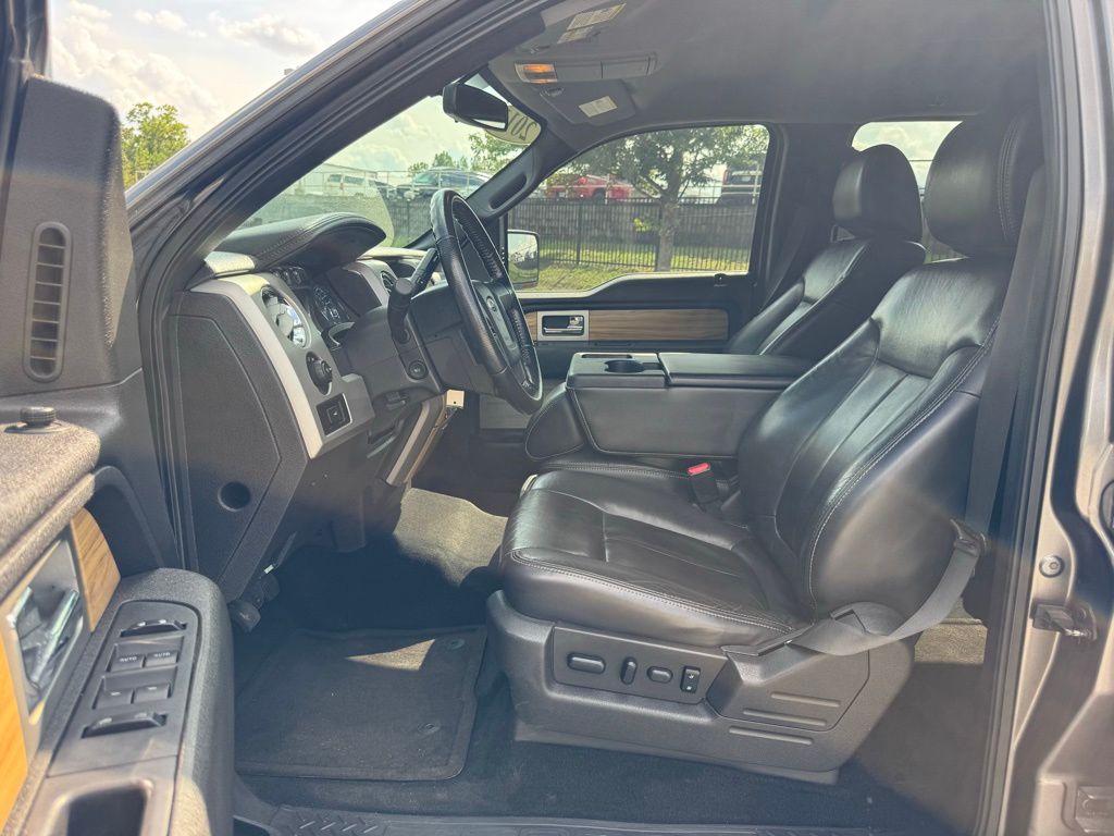 2011 Ford F-150 Lariat photo 20