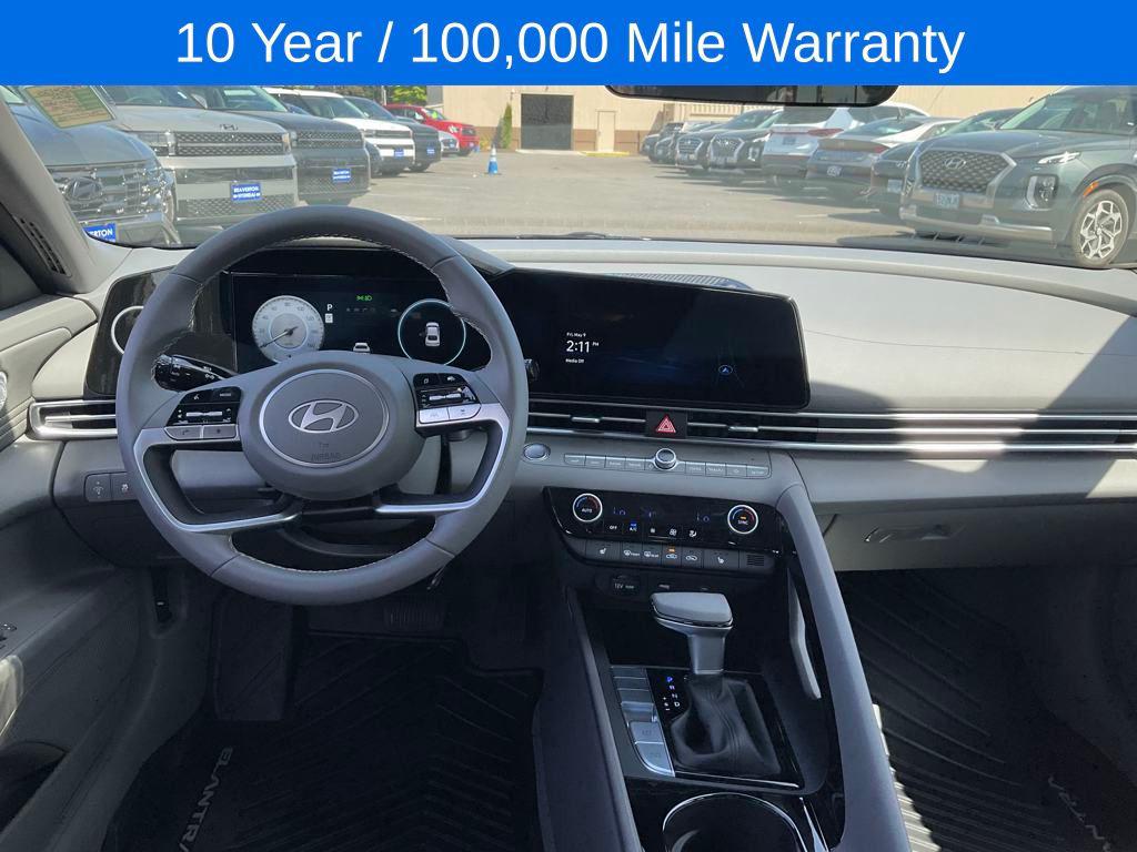 2025 Hyundai Elantra SEL Convenience photo 15