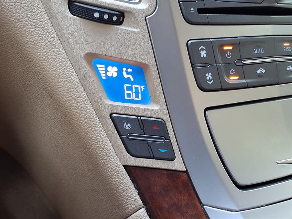 2010 Cadillac CTS Luxury photo 16