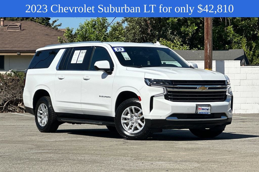 2023 Chevrolet Suburban LT photo 2