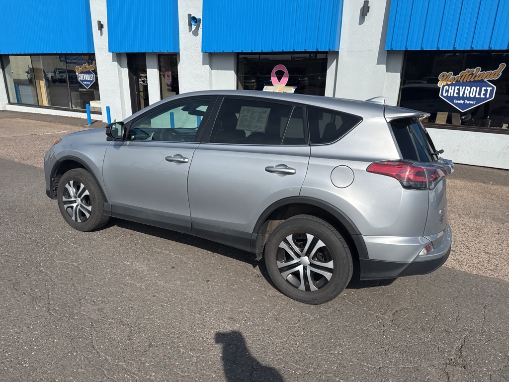 2017 Toyota RAV4 LE photo 14