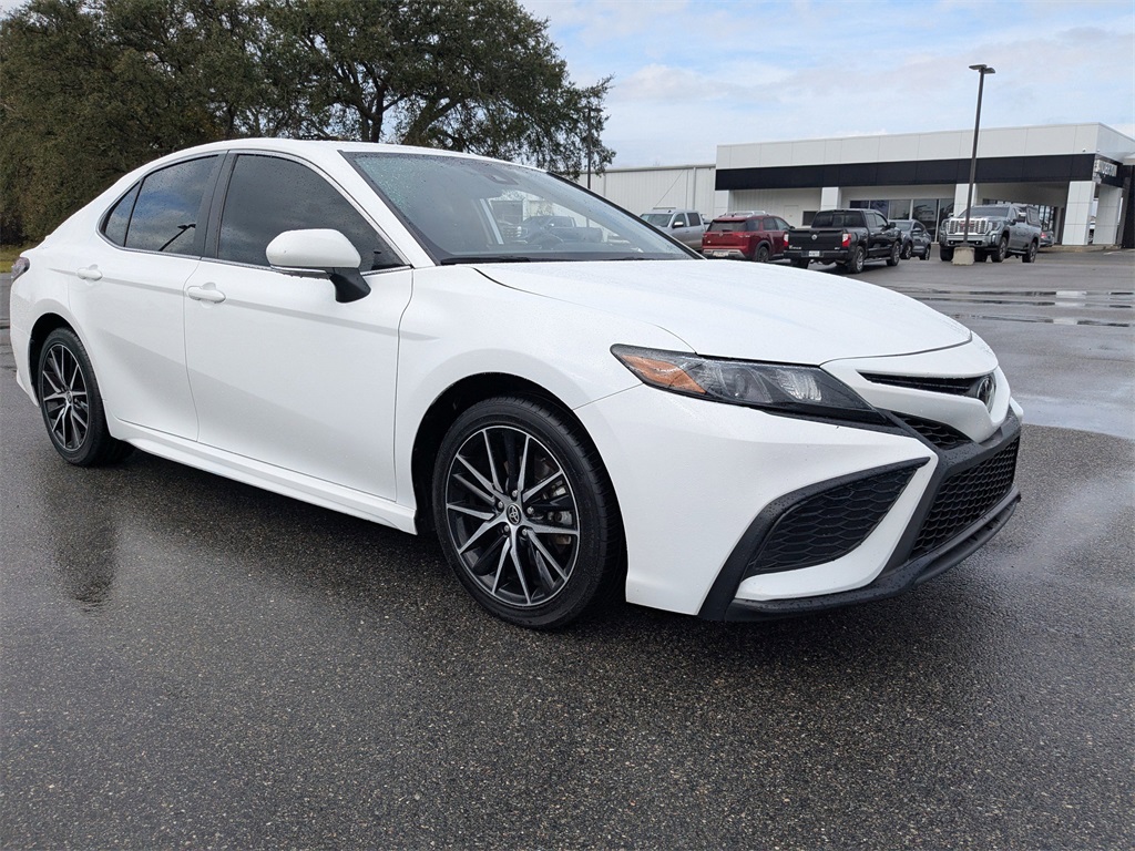 2024 Toyota Camry SE photo 2