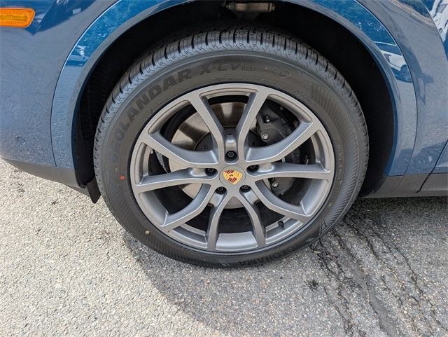 2024 Porsche Cayenne Base photo 4