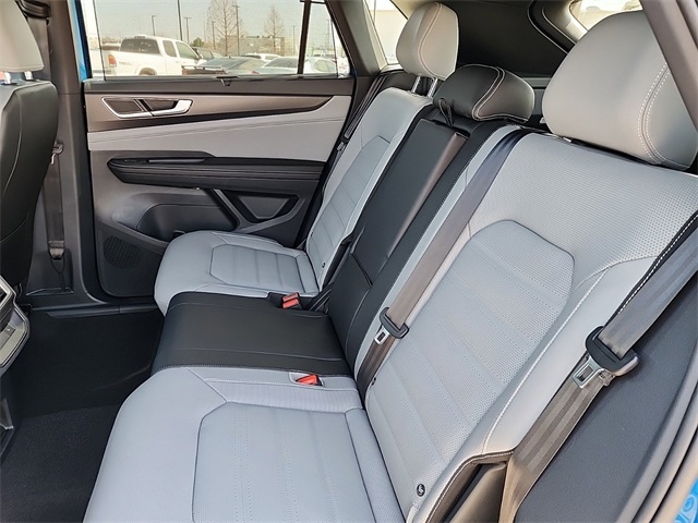 2025 Volkswagen Atlas Cross Sport SEL R-Line photo 13