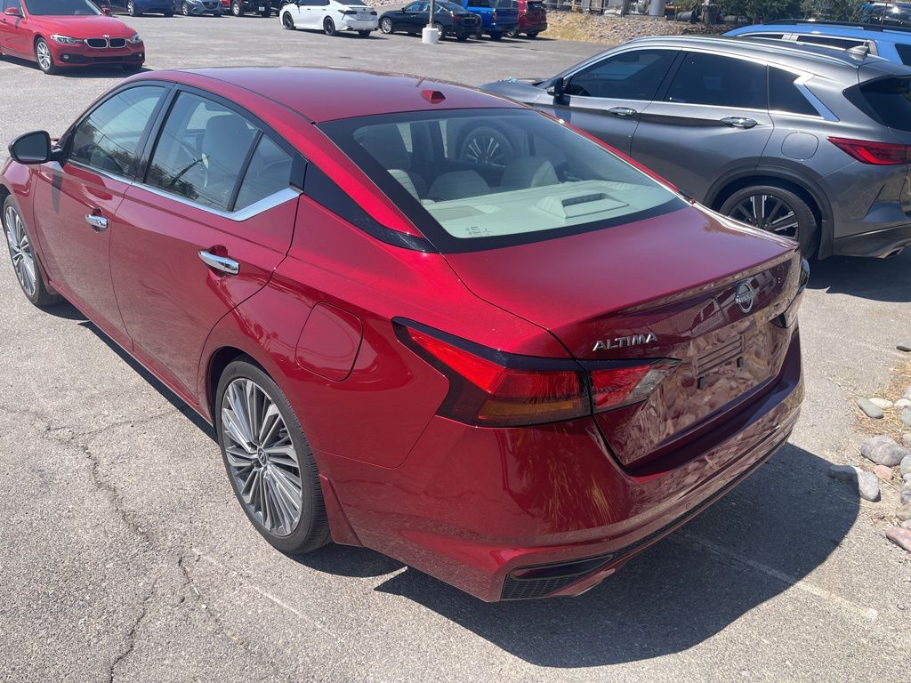 2024 Nissan Altima 2.5 SL photo 2