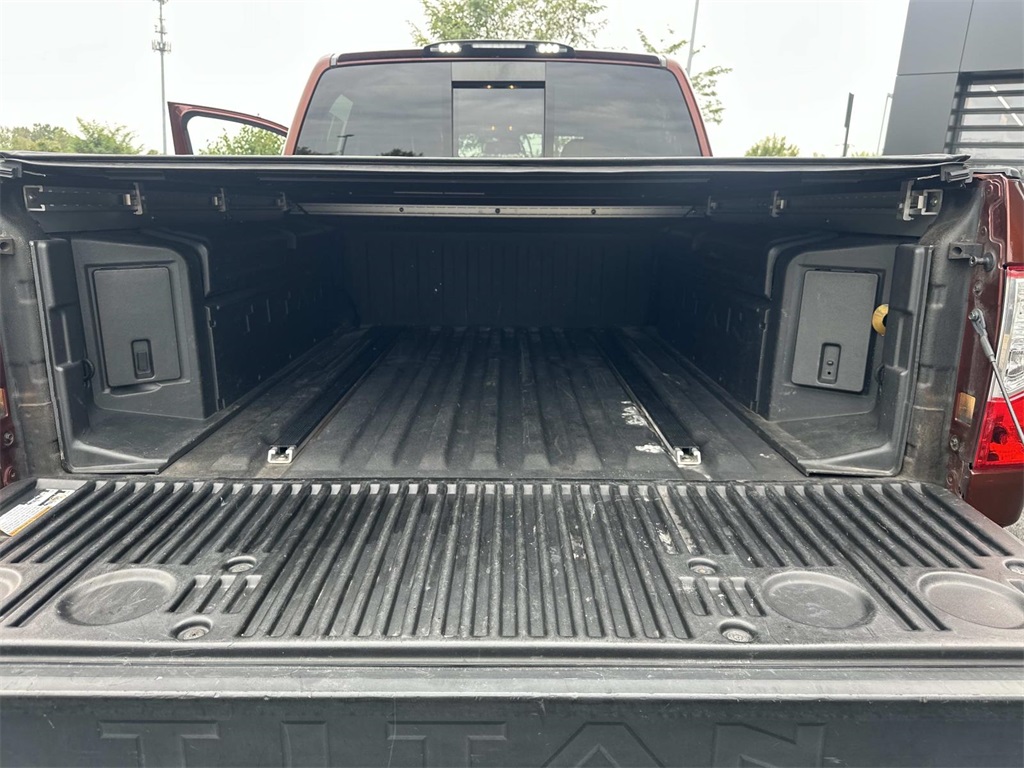 2017 Nissan Titan Platinum Reserve photo 26