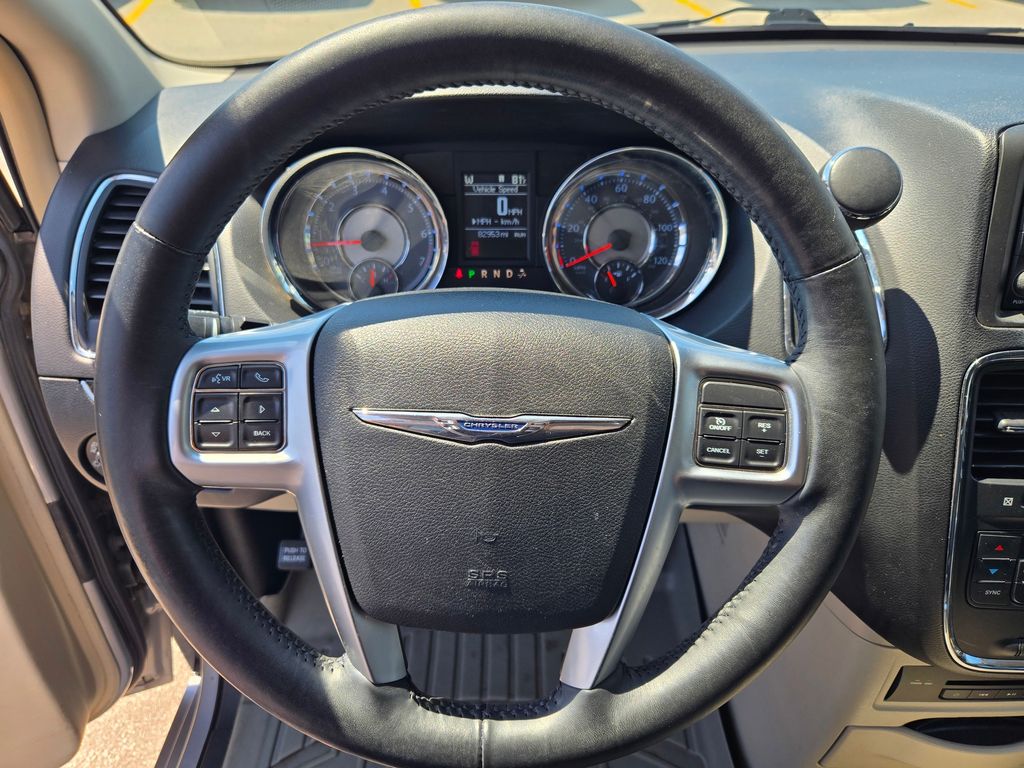 2013 Chrysler Town & Country photo 31