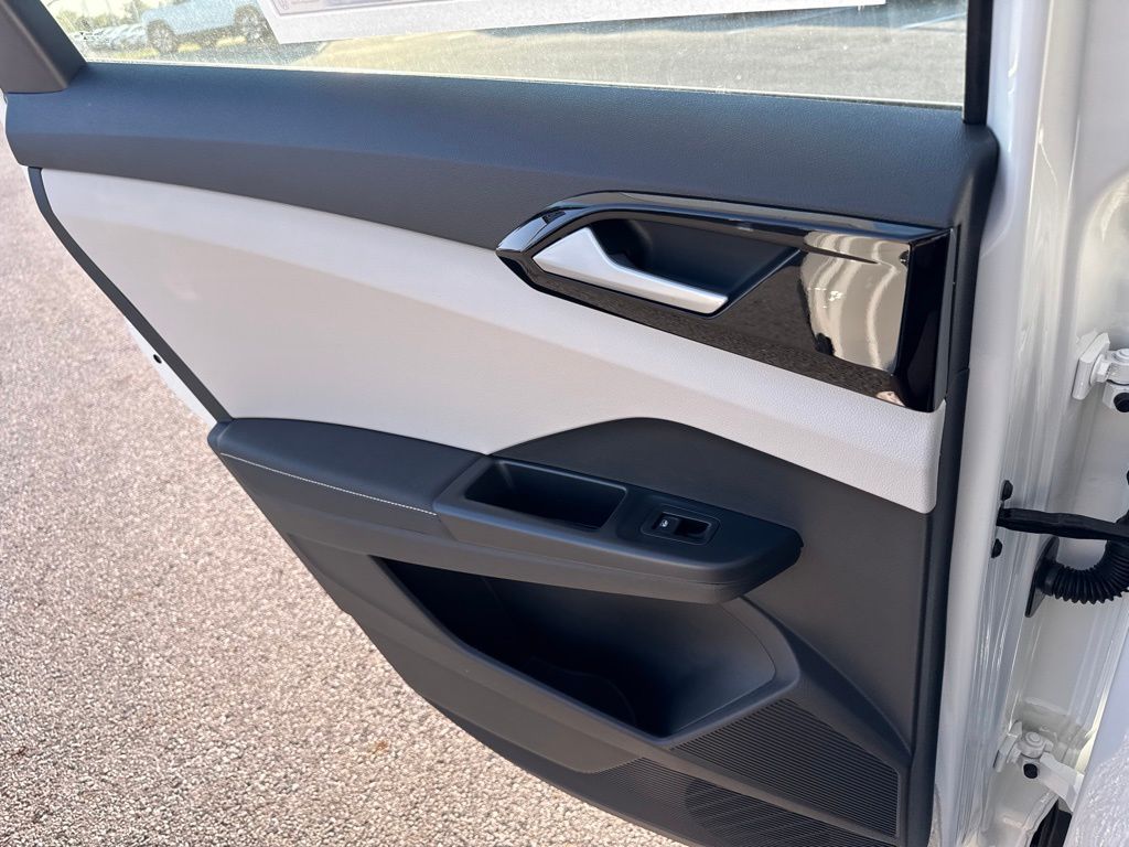 2025 Volkswagen Taos S photo 12