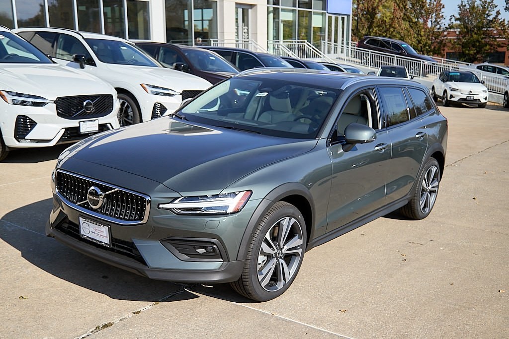 2026 VOLVO V60CC - Image 5