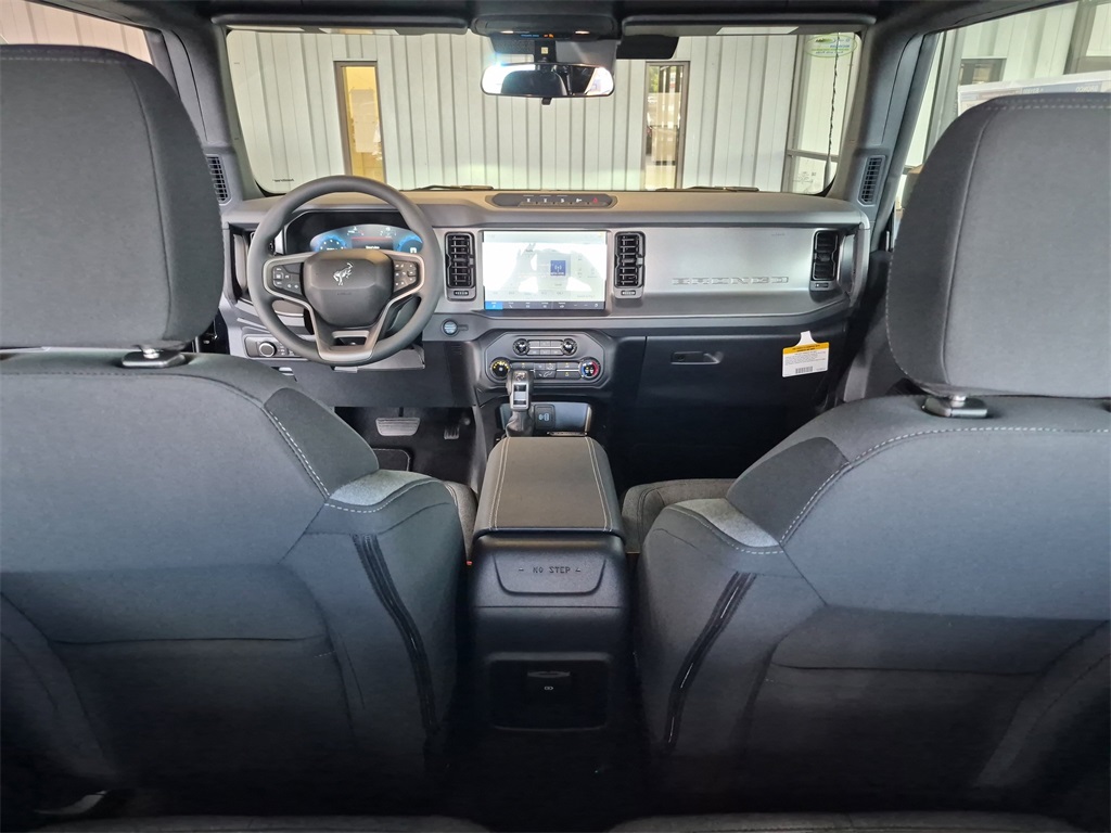 2025 Ford Bronco Base photo 15
