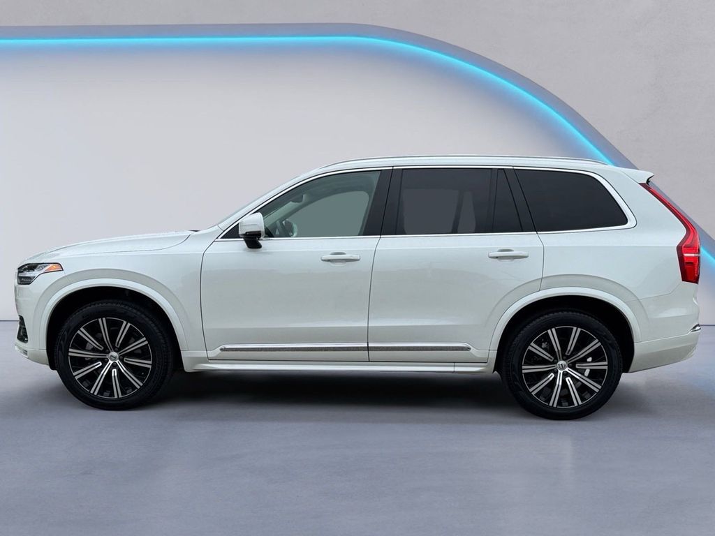 2025 Volvo XC90 Core photo 6