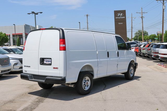 2025 Gmc Savana Cargo 2500 photo 3
