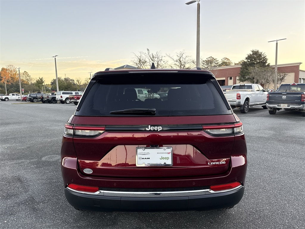 2025 Jeep Grand Cherokee Laredo photo 4