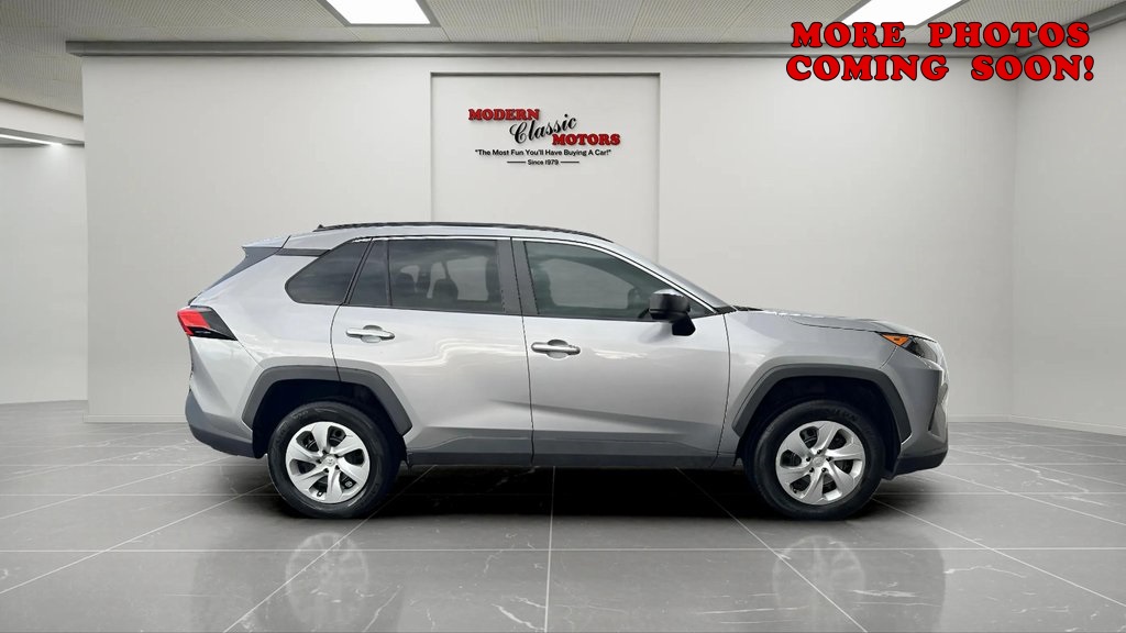 2021 Toyota RAV4 LE photo 8