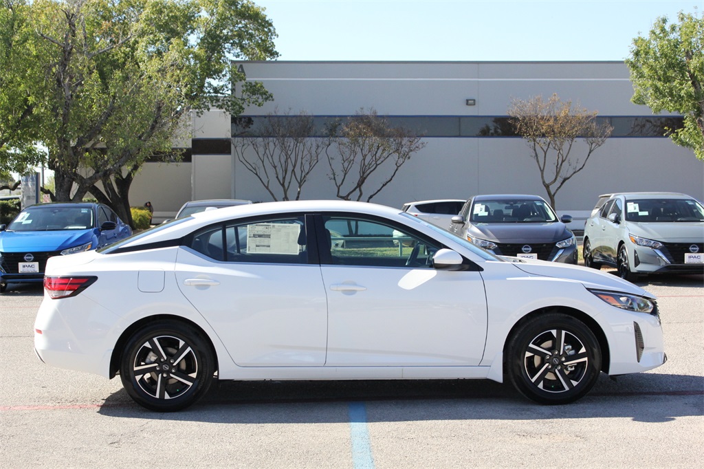 2025 Nissan Sentra SV photo 4
