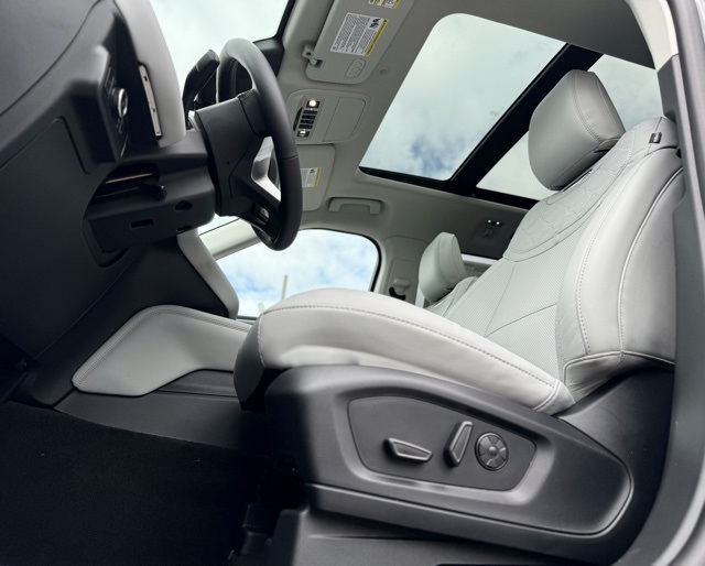 2025 Ford Explorer Platinum photo 14