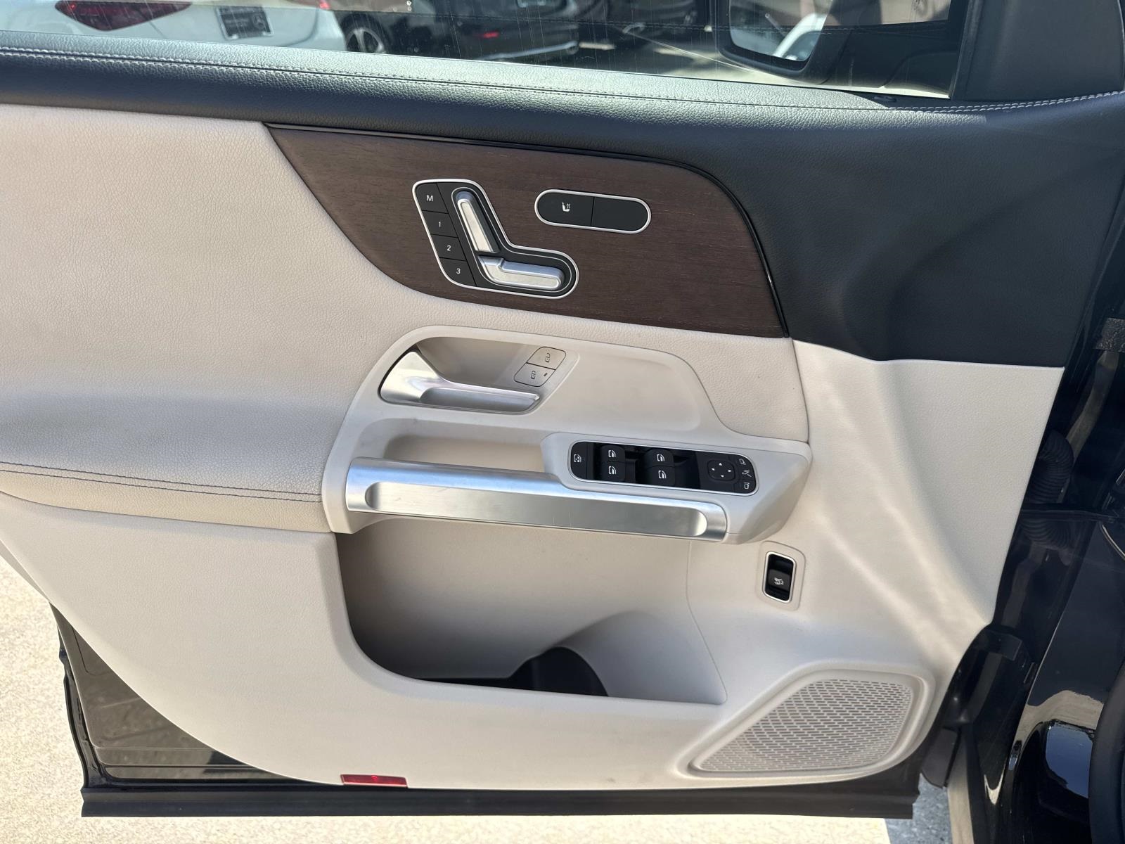 2020 Mercedes Benz GLB 250 photo 16