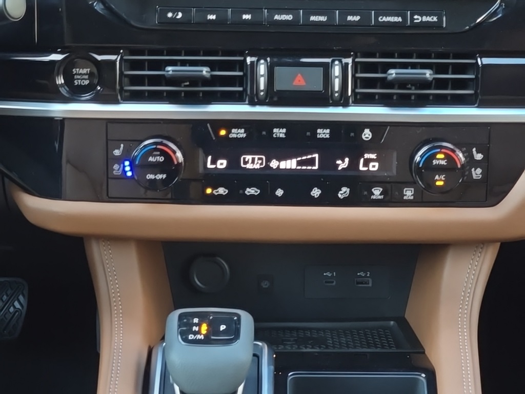 2025 Nissan Pathfinder Platinum photo 17