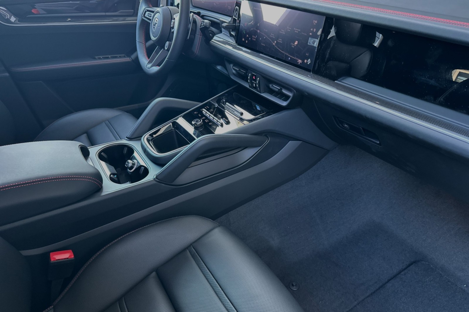 2025 Porsche Cayenne Turbo E-Hybrid photo 16