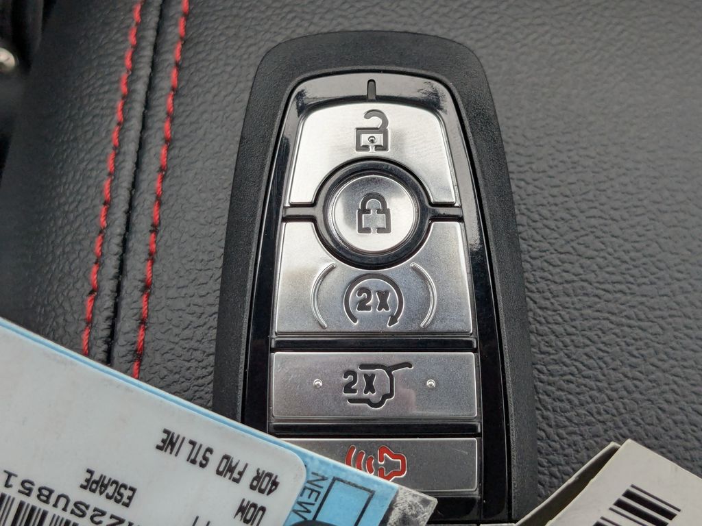 2025 Ford Escape Hybrid ST-Line photo 29