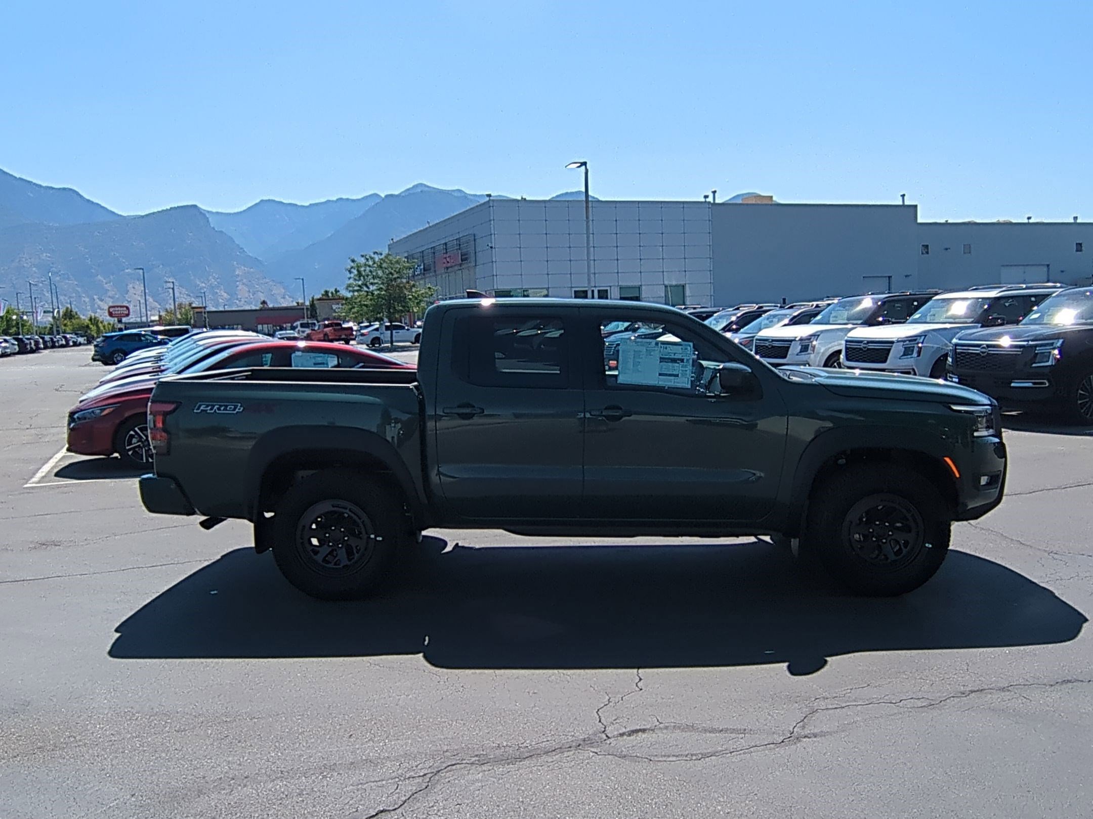 2025 Nissan Frontier PRO-4X photo 2