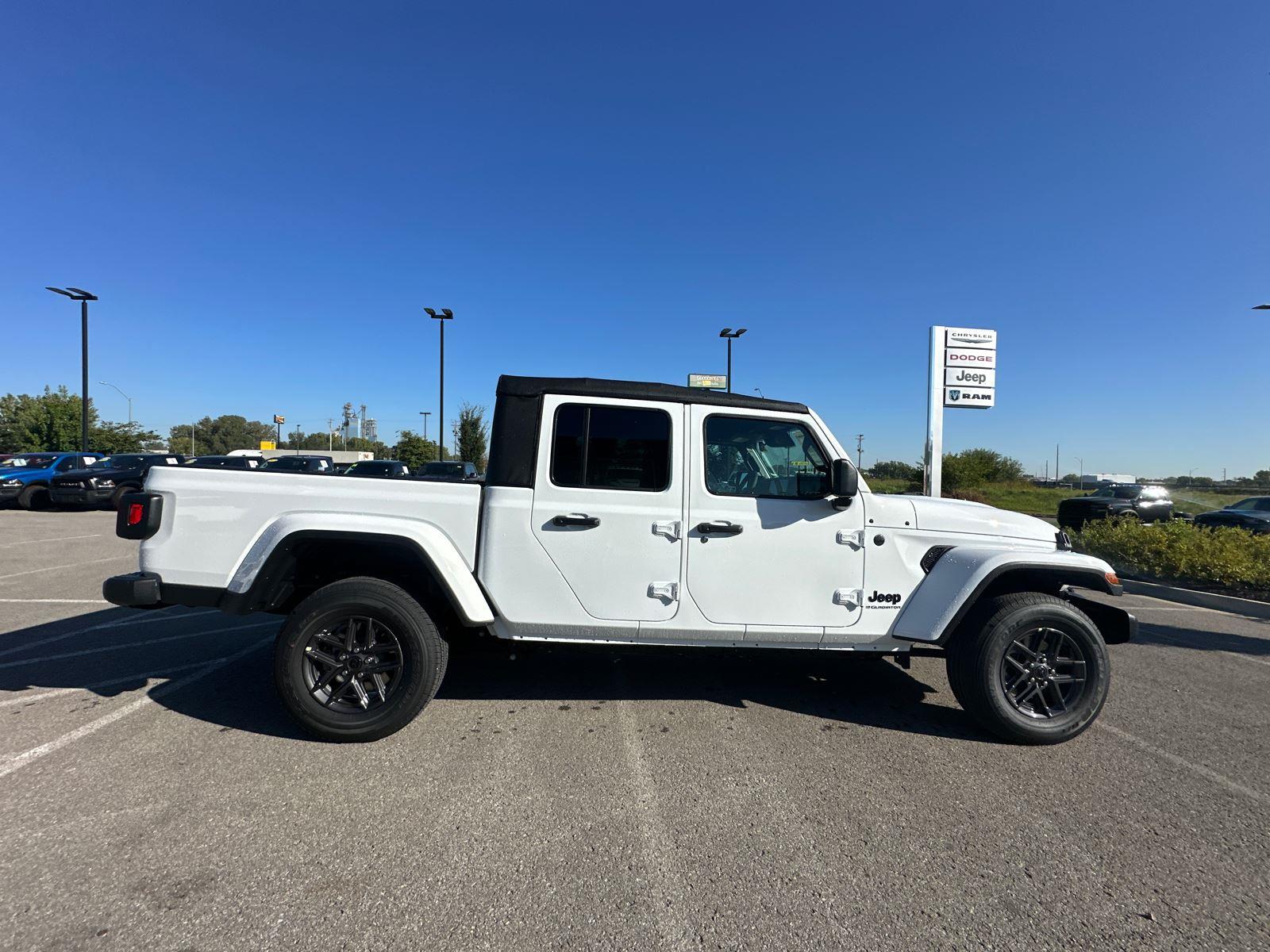 2025 Jeep Gladiator Sport S photo 5