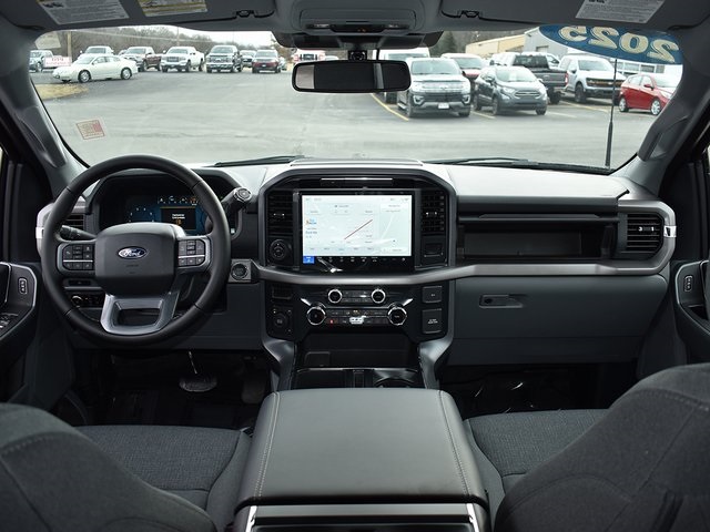 2025 Ford F-150 XLT photo 3