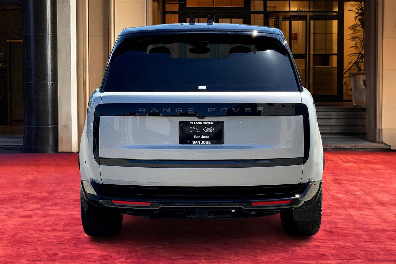 2025 Land Rover Range Rover SE photo 3