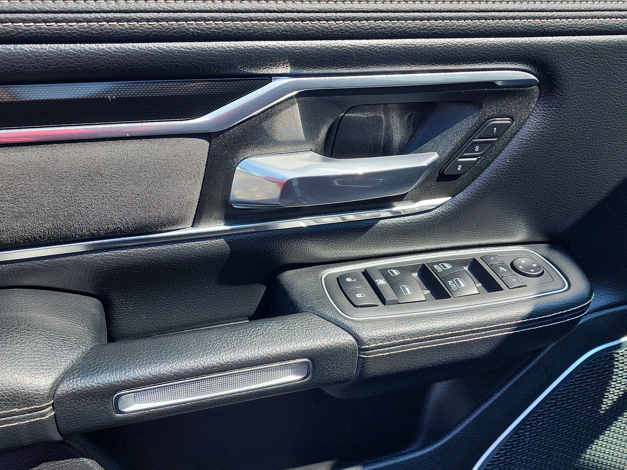 2021 Ram 1500 Laramie photo 13