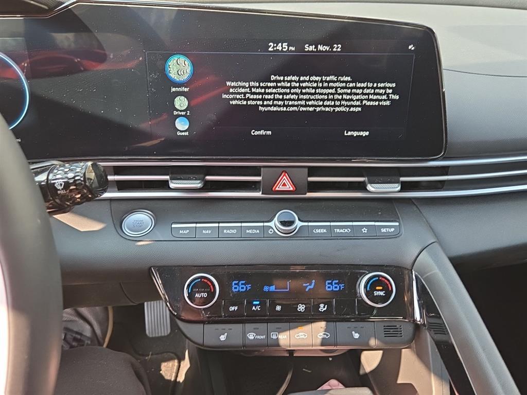 2023 Hyundai Elantra SEL photo 4