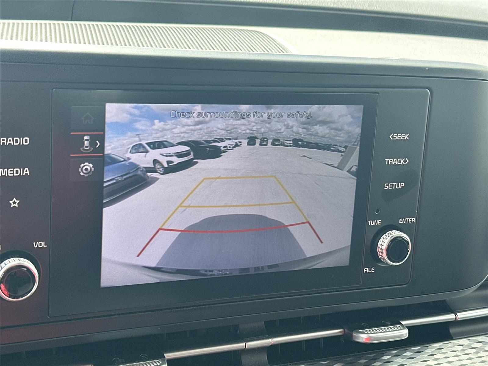 2024 Kia Carnival LX photo 16