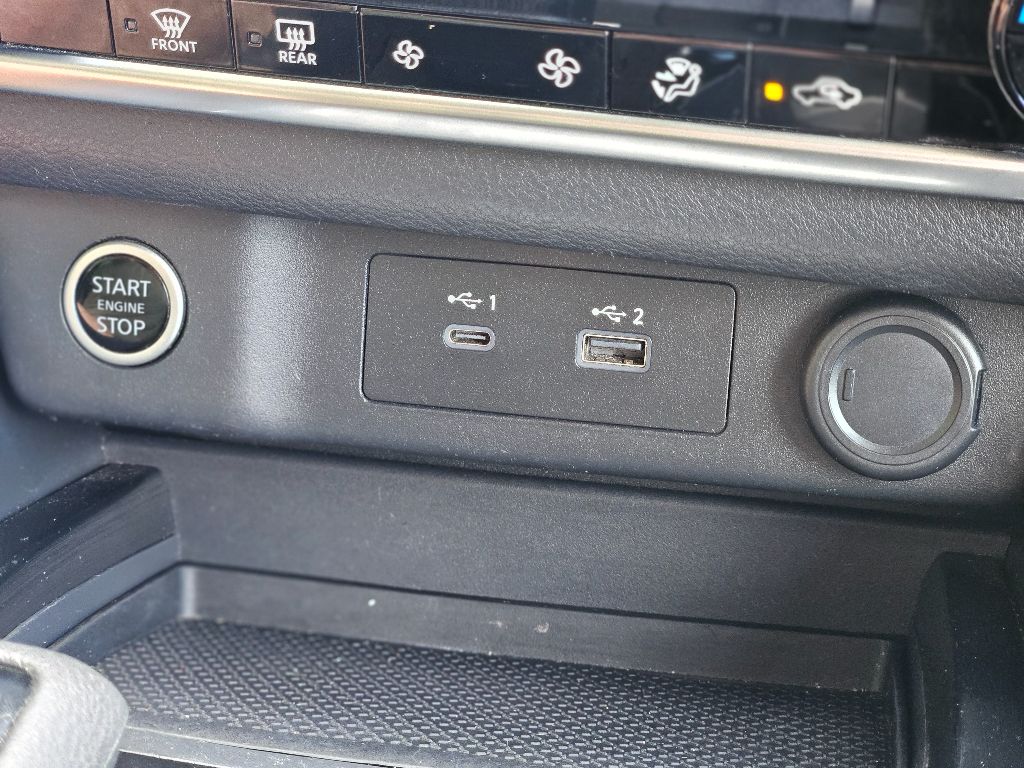 2022 Nissan Rogue SV photo 22